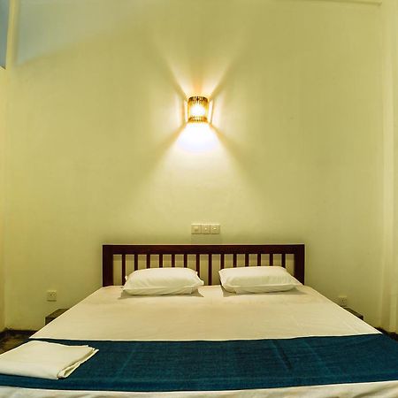 Colombo Beach Hostel Dehiwala-Mount Lavinia Bagian luar foto