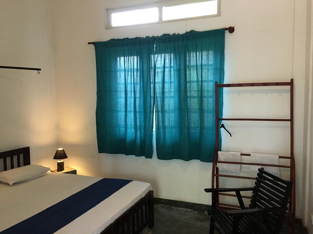 Colombo Beach Hostel Dehiwala-Mount Lavinia Bagian luar foto